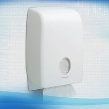 Lade das Bild in den Galerie-Viewer, Scott® Control™ Herunterspülbare Falthandtücher - Weiß - 15 Clips x 322 Sheets | Karton (15 Päckchen)