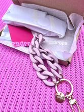 Lade das Bild in den Galerie-Viewer, Schlüsselanhänger mit Karabiner "RUBBER EDITION" Neon Orange/Pink