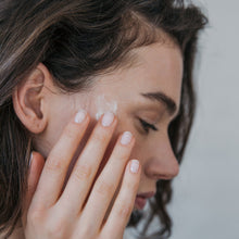 Lade das Bild in den Galerie-Viewer, Hydra Defence Cream Feuchtigkeitspflege