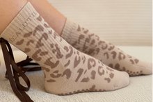 Lade das Bild in den Galerie-Viewer, Écalutier LeoGrip™ Pilates Socken