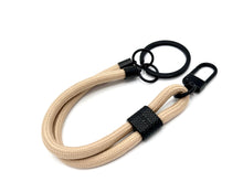Lade das Bild in den Galerie-Viewer, Schlüsselanhänger aus Seil mit Karabiner Beige