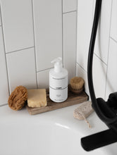 Lade das Bild in den Galerie-Viewer, Moisturising Shampoo