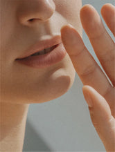 Lade das Bild in den Galerie-Viewer, Sensitive Skin Oil-To-Milk Cleanser