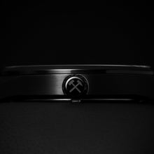 Lade das Bild in den Galerie-Viewer, Armbanduhr Metropolis 42 schwarz