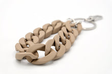 Lade das Bild in den Galerie-Viewer, Schlüsselanhänger mit Karabiner "RUBBER EDITION" Beige