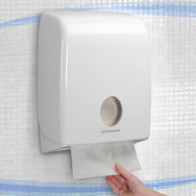 Lade das Bild in den Galerie-Viewer, Aquarius™ Spender für gefaltete Handtücher - C-Falzung / Weiß - 1 Dispenser | Karton (1 Spender)
