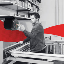Lade das Bild in den Galerie-Viewer, WypAll® Reach Plus™ Reach™ Centrefeed Dispenser - 1 Dispenser | Karton (1 Spender)
