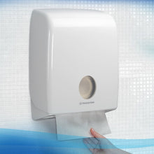 Lade das Bild in den Galerie-Viewer, Scott® EXCELLENT Handtücher - Interfold / Weiß /Klein - 20 Clips  x 190 Sheets | Karton (20 Päckchen)
