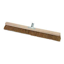 Lade das Bild in den Galerie-Viewer, Nölle Profi Brush Saalbesen Natur-Kokos mit Metallstielhalter Ø 24 mm
