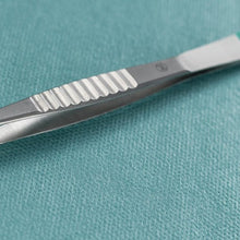Lade das Bild in den Galerie-Viewer, Hartmann Splitterpinzette gerade 9cm, steril | Packung (40 Stück)
