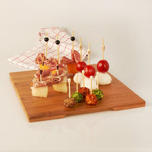 Lade das Bild in den Galerie-Viewer, PAPSTAR Halter für Fingerfood-Picker, Bambus Tray 25x30 cm | Schrumpffolie (1 Stück)
