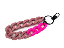 Lade das Bild in den Galerie-Viewer, Schlüsselanhänger mit Karabiner "RUBBER EDITION" Altrosa/Neon Pink
