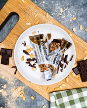 Lade das Bild in den Galerie-Viewer, #WEGAIN Dark Chocolate &amp; Peanut Low Sugar Nut Bar 40g - Tray a 12 Riegel
