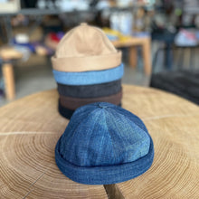 Lade das Bild in den Galerie-Viewer, Docker Cap divers Kronenkreuz
