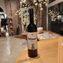 Lade das Bild in den Galerie-Viewer, Rotwein Pottpourri 13,5% vol 0,7l
