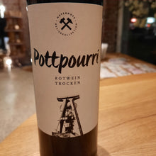 Lade das Bild in den Galerie-Viewer, Rotwein Pottpourri 13,5% vol 0,7l
