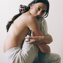 Lade das Bild in den Galerie-Viewer, Body Oil für eine zarte und geschmeidige Haut
