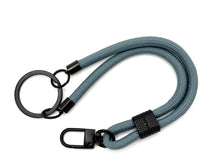 Lade das Bild in den Galerie-Viewer, Schlüsselanhänger aus Seil mit Karabiner Blaugrau
