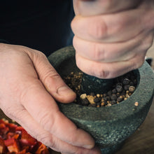 Lade das Bild in den Galerie-Viewer, Der Line ihr Currygewürz 100g
