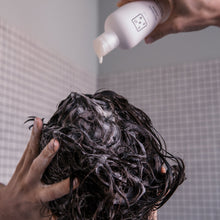 Lade das Bild in den Galerie-Viewer, Daily Revival Shampoo
