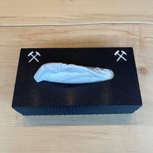 Lade das Bild in den Galerie-Viewer, Taschentuchbox Schlägel &amp; Eisen
