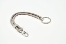 Lade das Bild in den Galerie-Viewer, Schlüsselanhänger aus Seil mit Karabiner Schlamm
